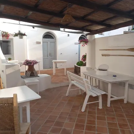 Bed and Breakfast La Casa Di Zeffiro à Malfa  Extérieur photo